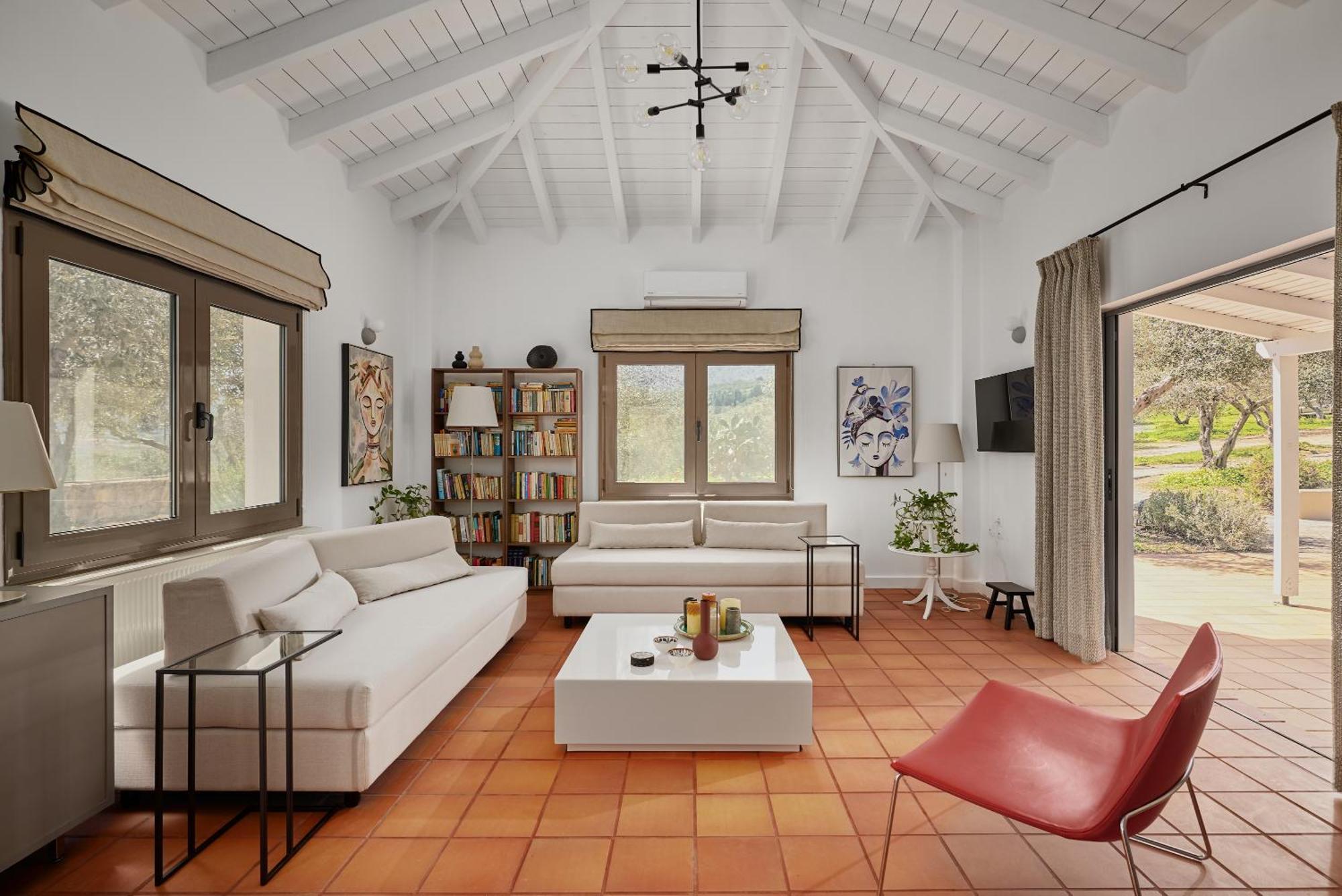 Hébergement de vacances The Olive Grove With Swimming Pool And Breakfast *