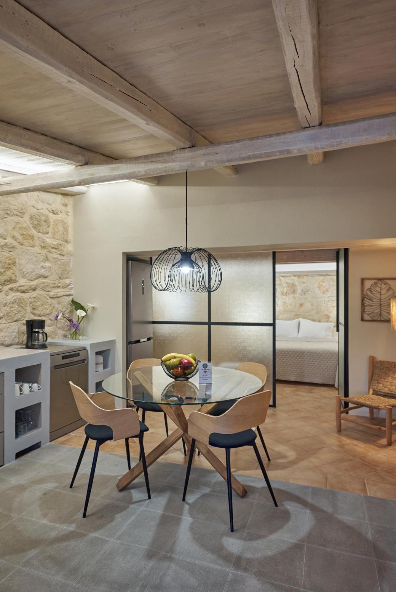 Hébergement de vacances The Olive Grove With Swimming Pool And Breakfast *